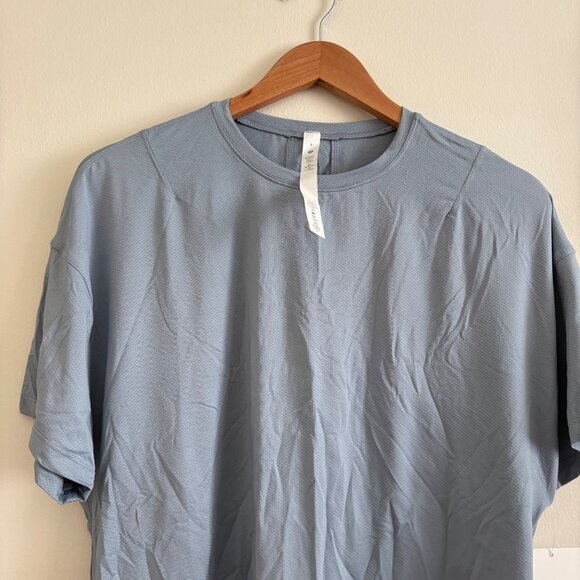 Lululemon Athletic Abrasion Resistant Training Short Sleeve Chambray NWT Size 8 - Picture 3 of 7